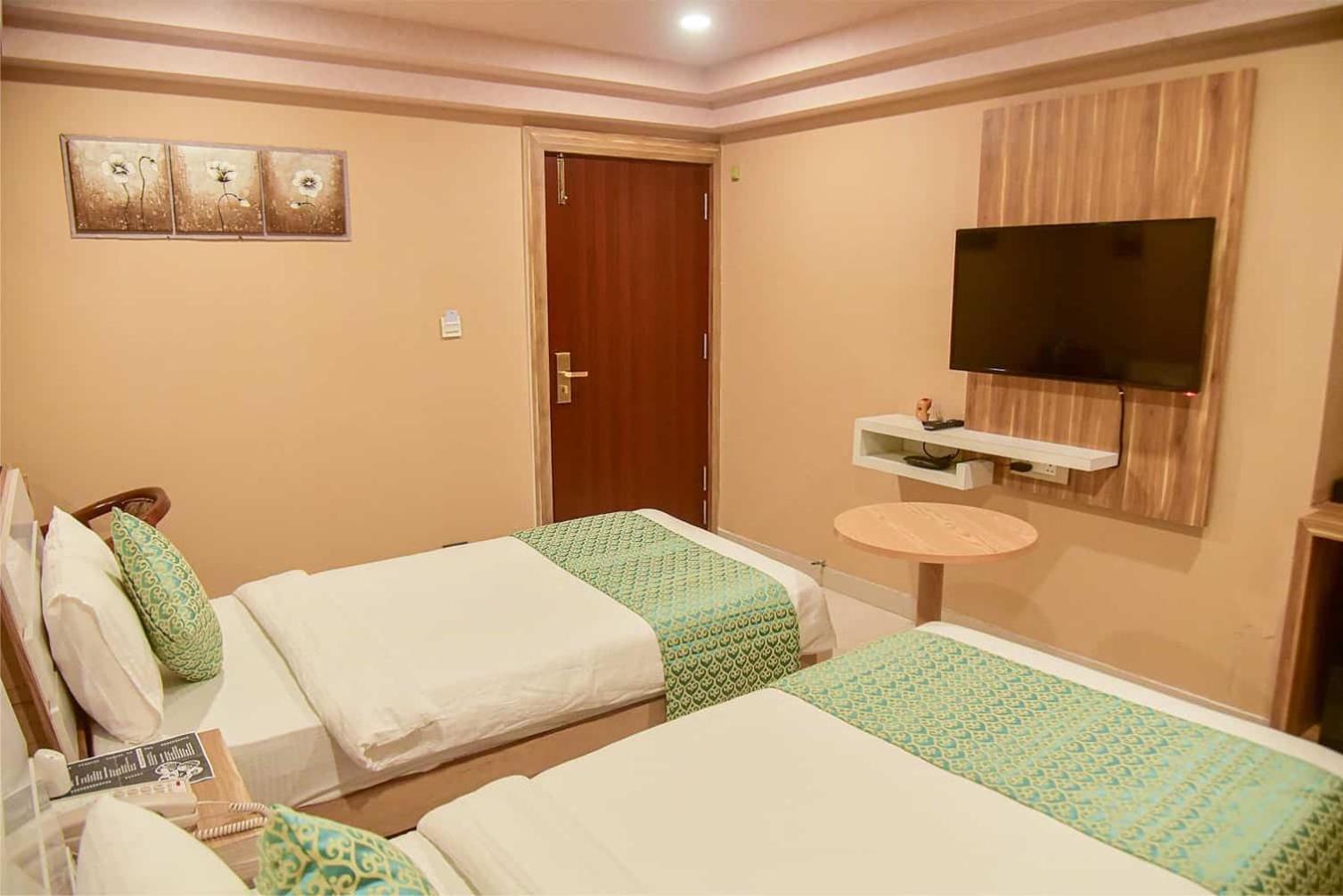 Hotel Apollo Grand Гувахати Екстериор снимка