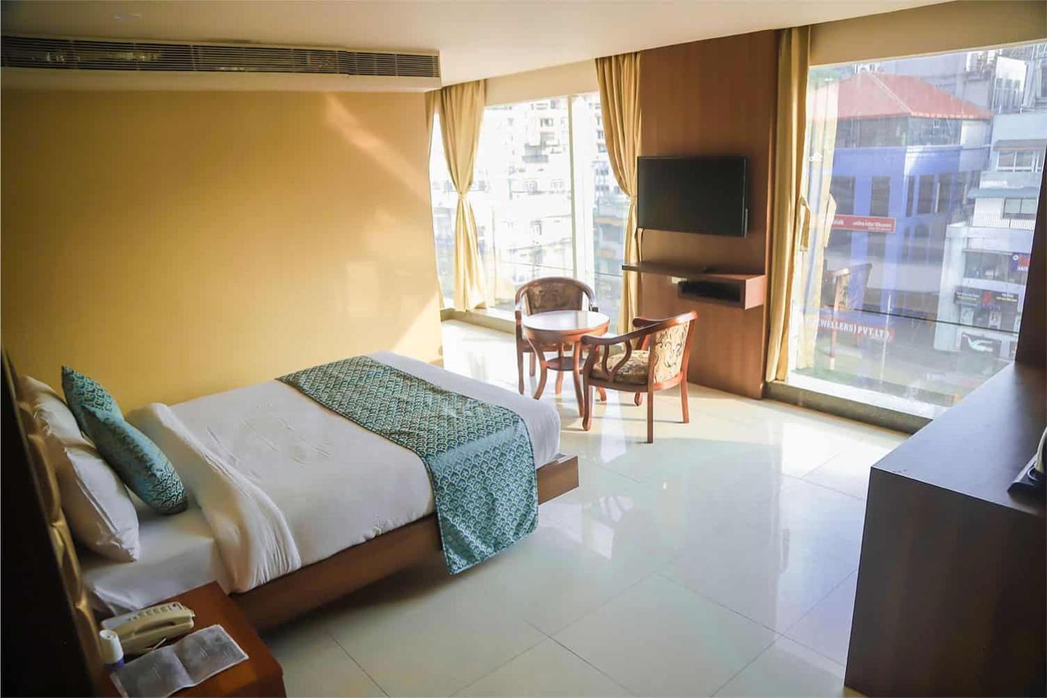 Hotel Apollo Grand Гувахати Екстериор снимка