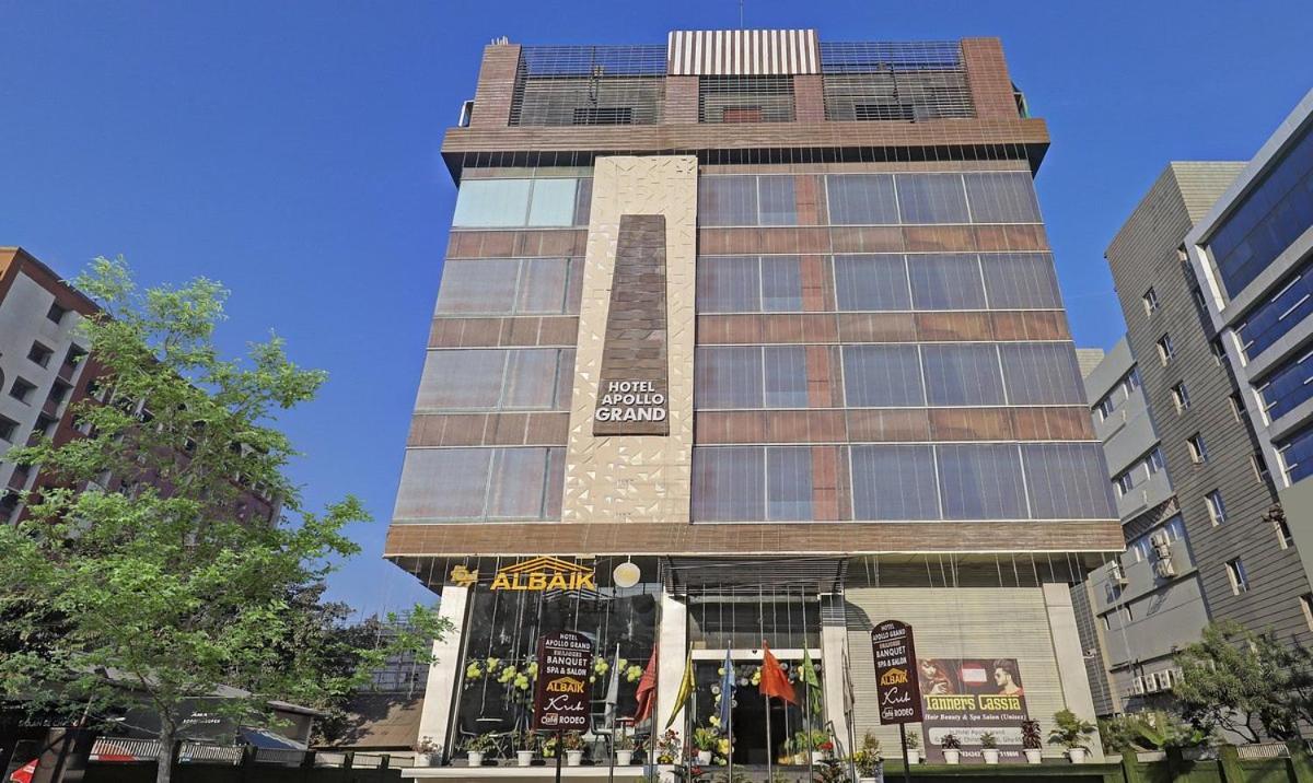 Hotel Apollo Grand Гувахати Екстериор снимка